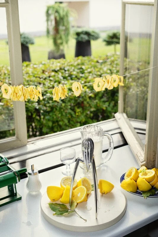 HAY Chopping Board, Round, L, Off White 3 HAY Chopping Board, Round, L, Off White - Image 3