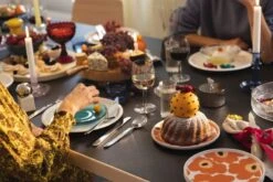 HAY Flare Stripe Candleholder, Pink - White 9 HAY Flare Stripe Candleholder, Pink - White -Hay 2021 09 30 FDS Valmiit VVV 22