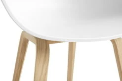 HAY About A Chair AAC22, Lacquered Oak - White -Hay 255792 AAC 22 white shell wb lacquer oak detail 02
