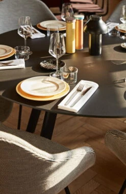 HAY CPH25 Table Round, 140 Cm, Black Lacquered Oak - Black Lino 8 HAY CPH25 Table Round, 140 Cm, Black Lacquered Oak - Black Lino -Hay AAC 127 DOT 1682 02 Bianco Nero black base CPH 25 black lino black frame Salt and Pepper Rainbow Sunday Cutlery