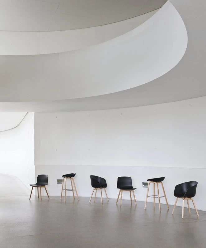 HAY About A Chair AAC22 Eco, Lacquered Oak - Black 4 HAY About A Chair AAC22 Eco, Lacquered Oak - Black - Image 4