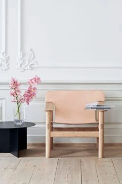 HAY Slit Table, 65 Cm, Black 5 HAY Slit Table, 65 Cm, Black -Hay Bernard matt lacquered oak nature leather Slit Table Round black