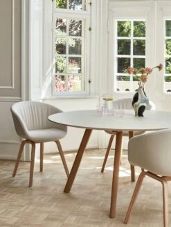 HAY CPH25 Round Table, 140 Cm, Soaped Oak - Offwhite Lino -Hay CPH 25 off white lino oak base AAC 23 Soft Steelcut 220 oak base