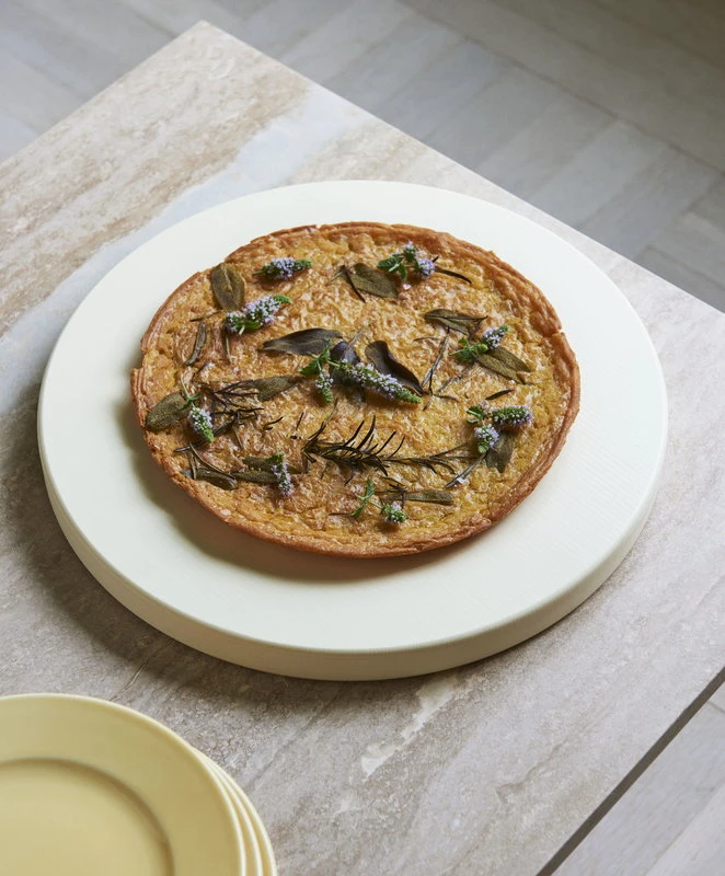 HAY Chopping Board, Round, L, Off White 5 HAY Chopping Board, Round, L, Off White - Image 5