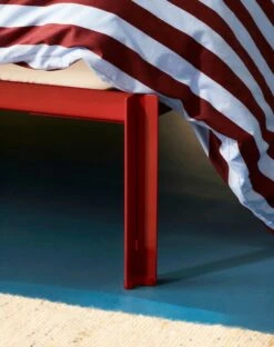 HAY Été Duvet Cover, Bordeaux - Sky Blue 10 HAY Été Duvet Cover, Bordeaux - Sky Blue -Hay Connect Bed maroon red 1