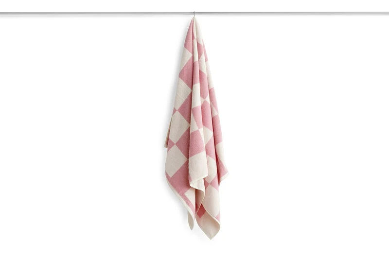 HAY Check Bath Towel, Pink 3 HAY Check Bath Towel, Pink - Image 3