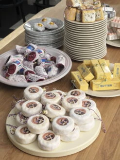 HAY Chopping Board, Round, L, Off White 11 HAY Chopping Board, Round, L, Off White -Hay Inge Glas Christmas Ornaments Chopping Board Round L off white Soft Ice Lunch Plate grey