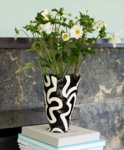 HAY Jessica Hans Shadow Vase, Black - White -Hay Jessica Hans Shadow Vase black and white