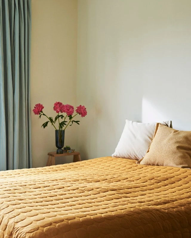 HAY Bottoms Up Vase, L, Navy Blue 4 HAY Bottoms Up Vase, L, Navy Blue - Image 4