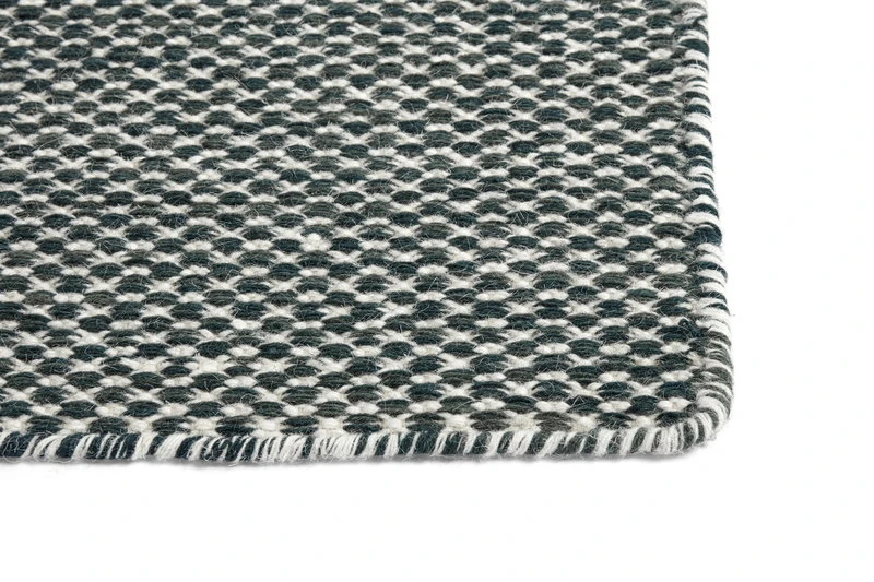 HAY Moiré Kelim Rug, 140 X 200 Cm, Dark Green 2 HAY Moiré Kelim Rug, 140 X 200 Cm, Dark Green - Image 2