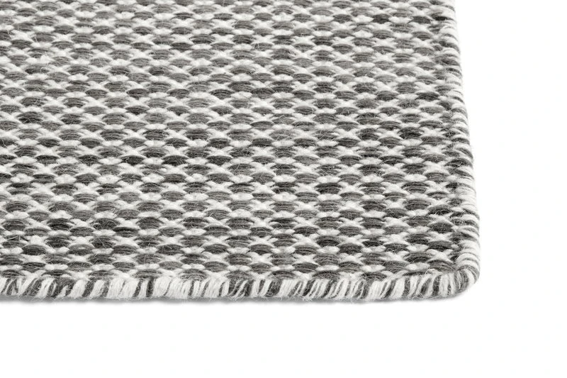 HAY Moiré Kelim Rug, 140 X 200 Cm, Grey 2 HAY Moiré Kelim Rug, 140 X 200 Cm, Grey - Image 2