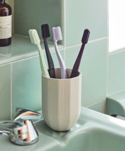 HAY Tann Toothbrush, Burgundy 9 HAY Tann Toothbrush, Burgundy -Hay Paper Porcelain mug Tann