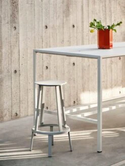 HAY Arcs Vase, Red -Hay Revolver Bar Stool high sky grey New Order High Table HT 8K plug and play cable management light grey Arcs Vase red 1