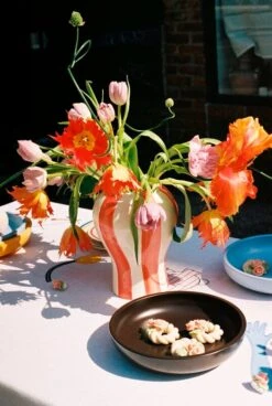 HAY Sobremesa Serving Bowl, M, Light Blue 9 HAY Sobremesa Serving Bowl, M, Light Blue -Hay Sobremesa Stripe Vase S red 2