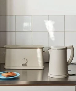 HAY Sowden Kettle, Grey 10 HAY Sowden Kettle, Grey -Hay Sowden Toaster EU grey Sowden Kettle EU grey 1