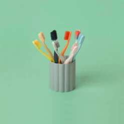 HAY Tann Toothbrush, Pale Apricot 11 HAY Tann Toothbrush, Pale Apricot -Hay Tann Iris Pen holder grey 01