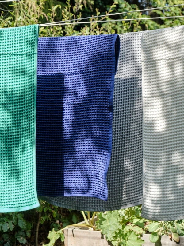 HAY Waffle Bath Towel, White 4 HAY Waffle Bath Towel, White - Image 4