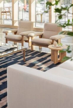 HAY Kofi Table 100 X 100 Cm, Lacquered Oak - Clear Glass 10 HAY Kofi Table 100 X 100 Cm, Lacquered Oak - Clear Glass -Hay showroom maaliskuu22 Fds2